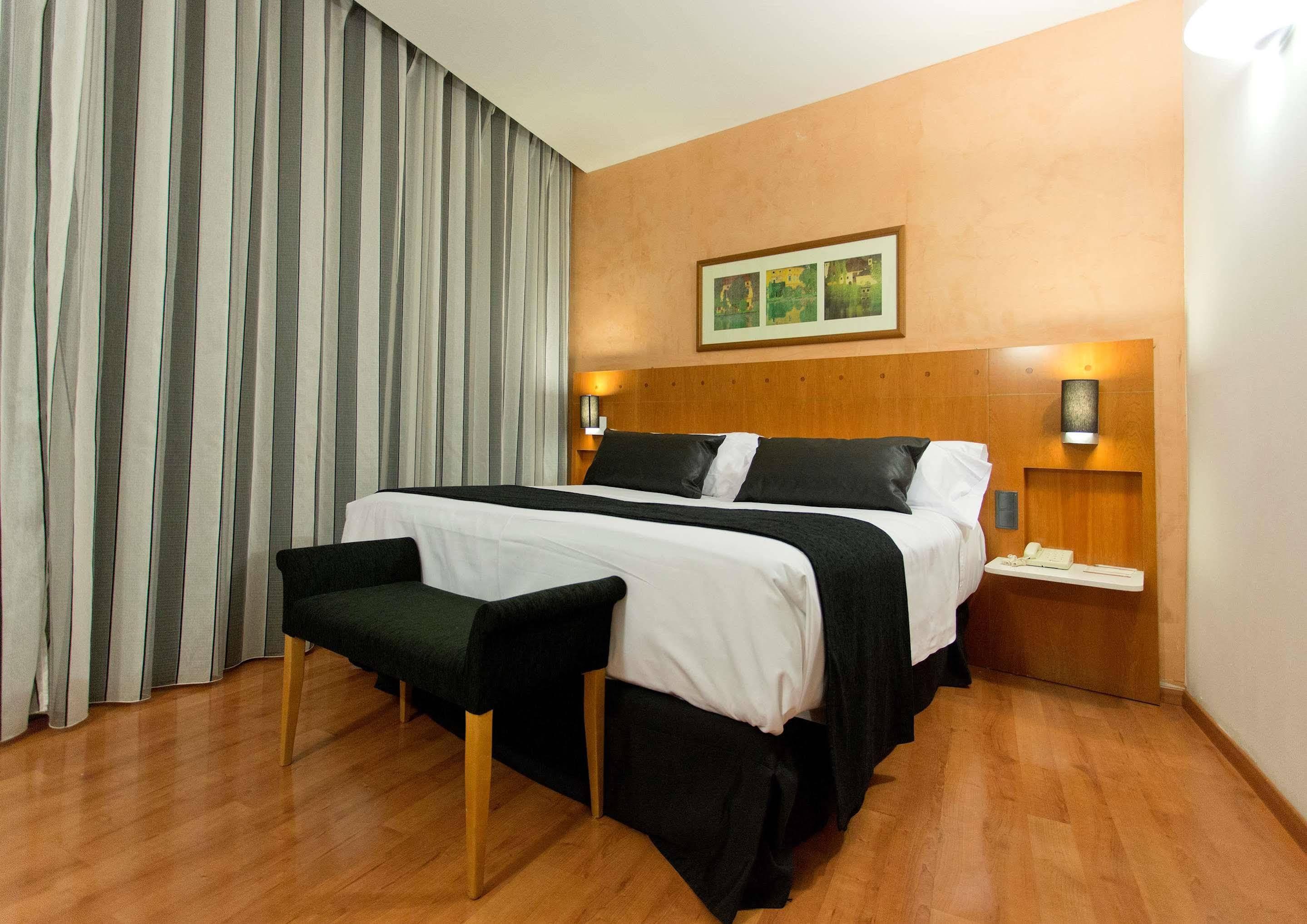 Catalonia Plaza Mayor Salamanca Hotel Екстериор снимка